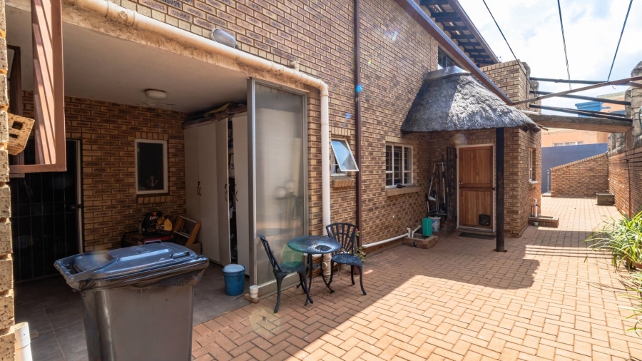 5 Bedroom Property for Sale in Mulbarton Gauteng