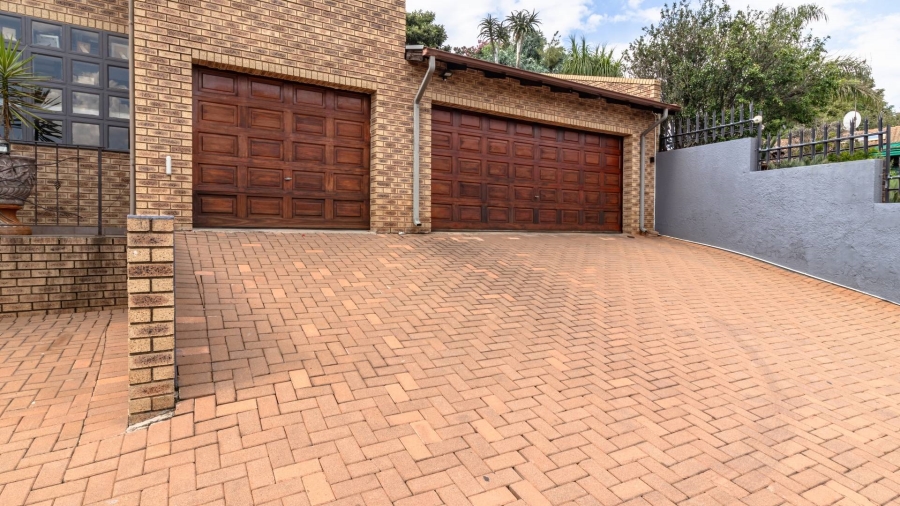 5 Bedroom Property for Sale in Mulbarton Gauteng