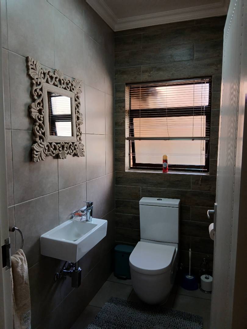 5 Bedroom Property for Sale in Meyersdal Gauteng