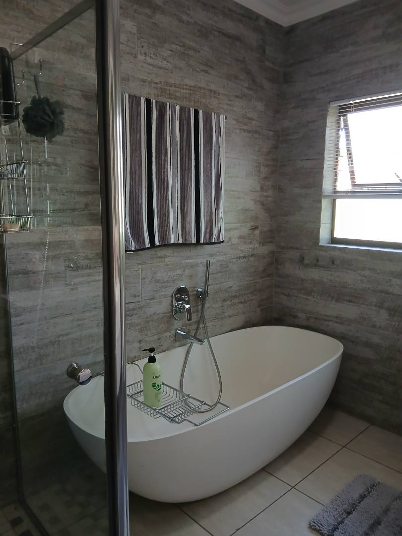 5 Bedroom Property for Sale in Meyersdal Gauteng