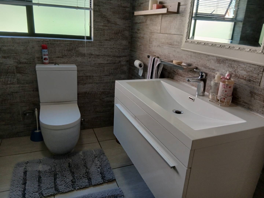 5 Bedroom Property for Sale in Meyersdal Gauteng