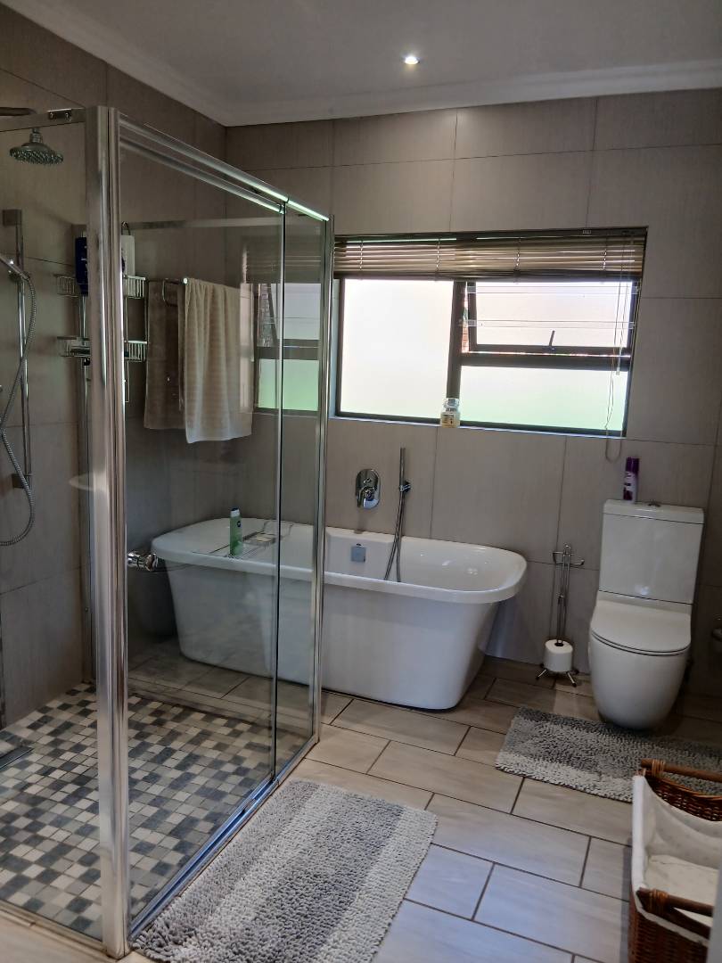 5 Bedroom Property for Sale in Meyersdal Gauteng