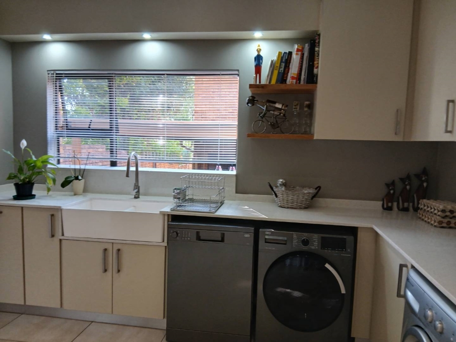 5 Bedroom Property for Sale in Meyersdal Gauteng