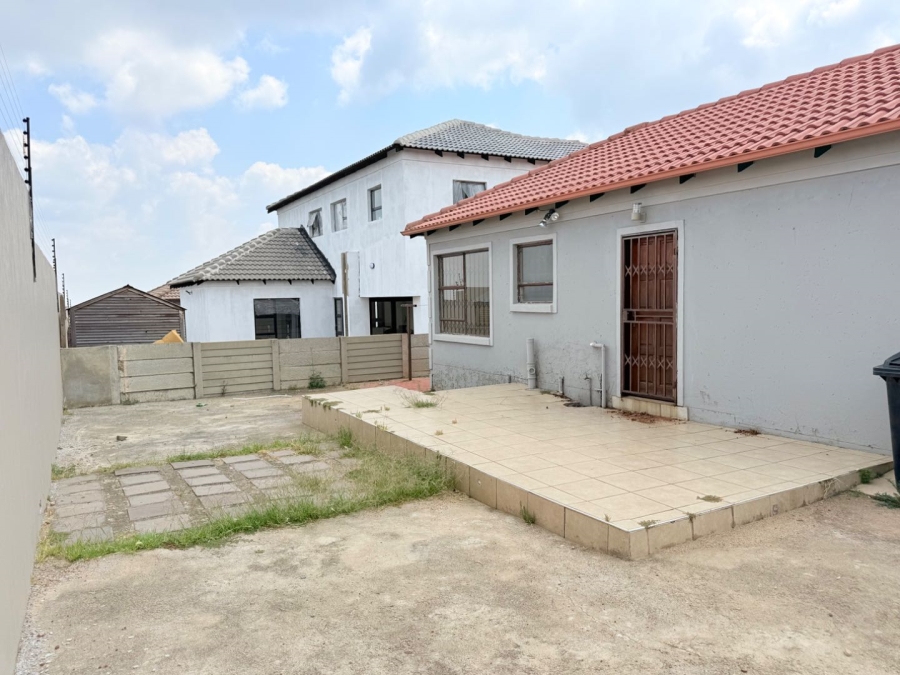 2 Bedroom Property for Sale in Waterfall View Gauteng