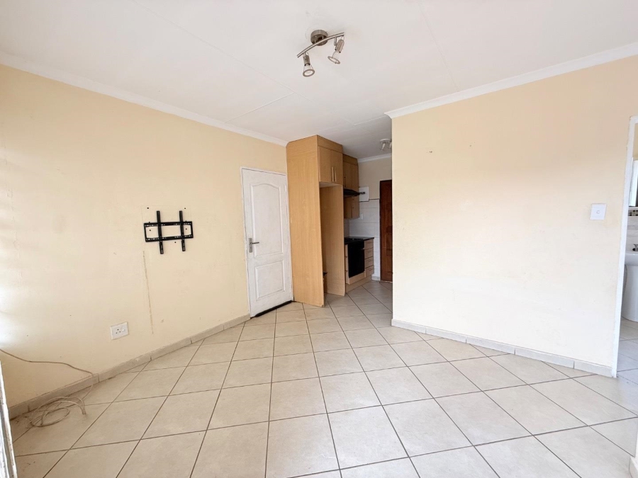 2 Bedroom Property for Sale in Waterfall View Gauteng