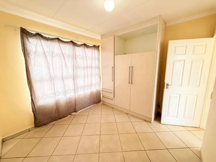 2 Bedroom Property for Sale in Waterfall View Gauteng