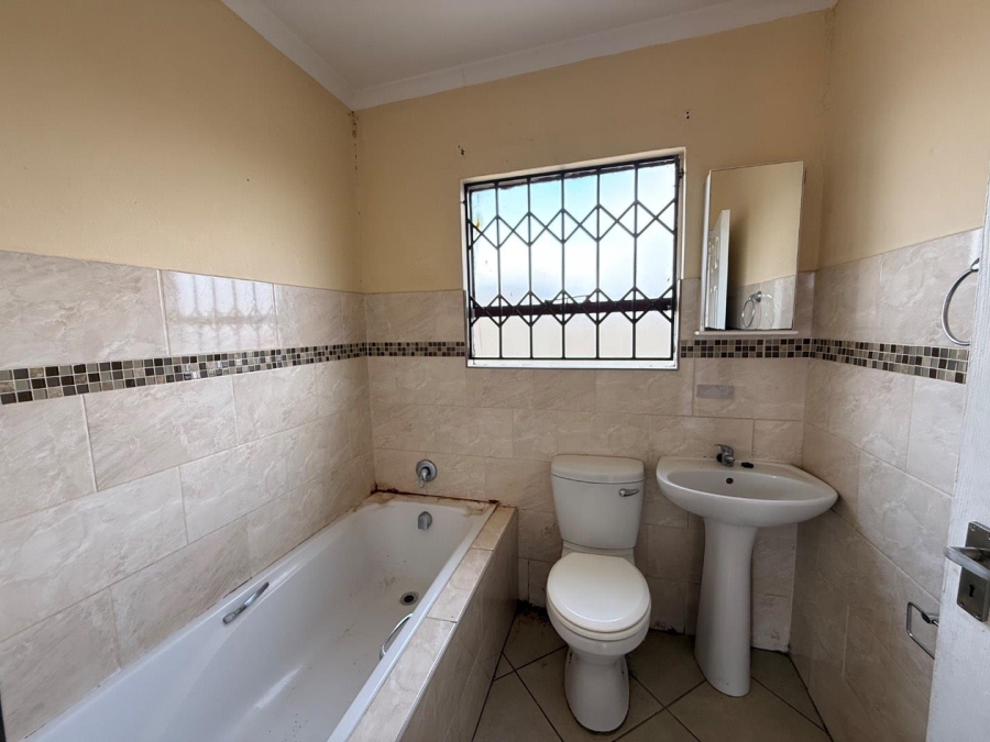 2 Bedroom Property for Sale in Waterfall View Gauteng
