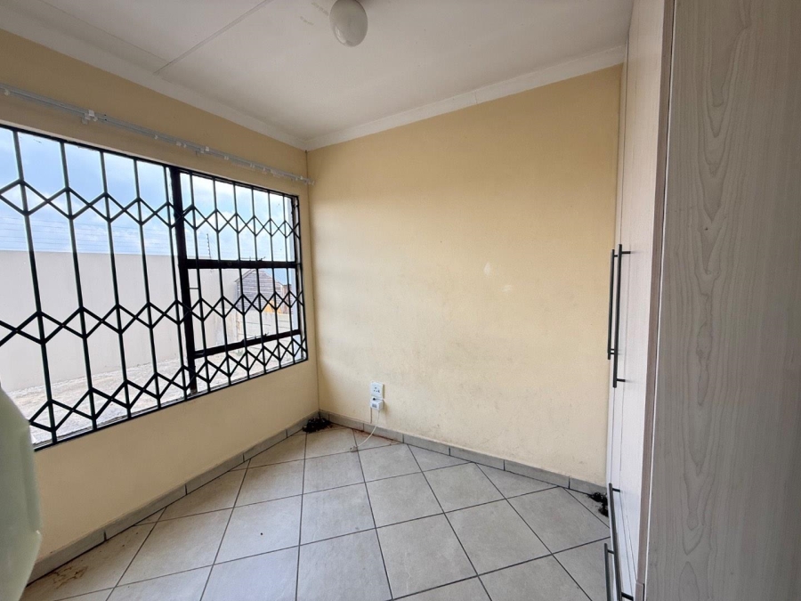 2 Bedroom Property for Sale in Waterfall View Gauteng