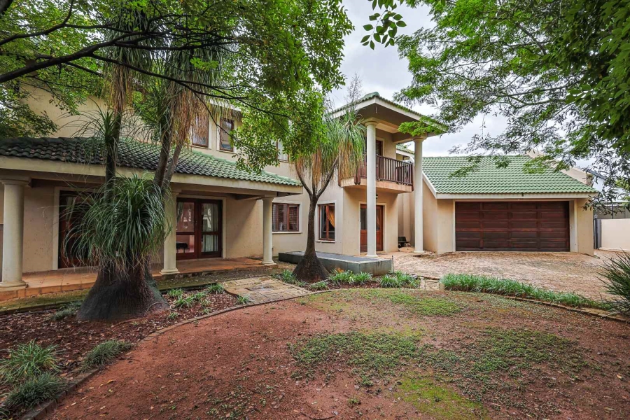 5 Bedroom Property for Sale in Silver Lakes Golf Estate Gauteng