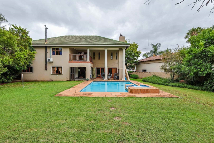 5 Bedroom Property for Sale in Silver Lakes Golf Estate Gauteng