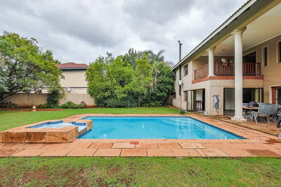 5 Bedroom Property for Sale in Silver Lakes Golf Estate Gauteng