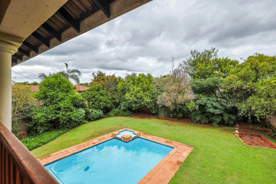 5 Bedroom Property for Sale in Silver Lakes Golf Estate Gauteng
