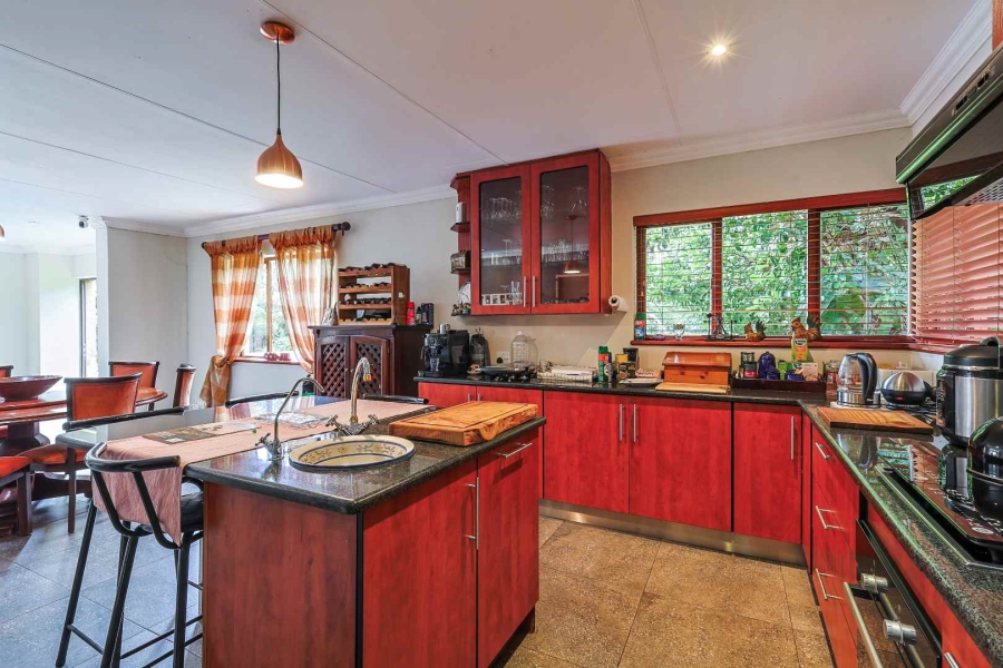 5 Bedroom Property for Sale in Silver Lakes Golf Estate Gauteng