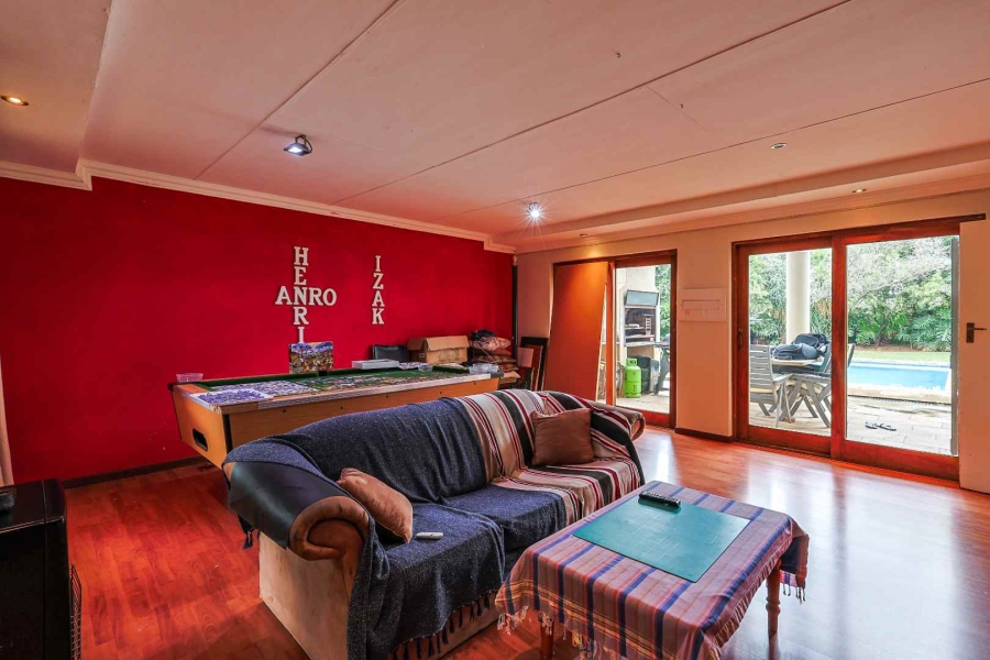 5 Bedroom Property for Sale in Silver Lakes Golf Estate Gauteng