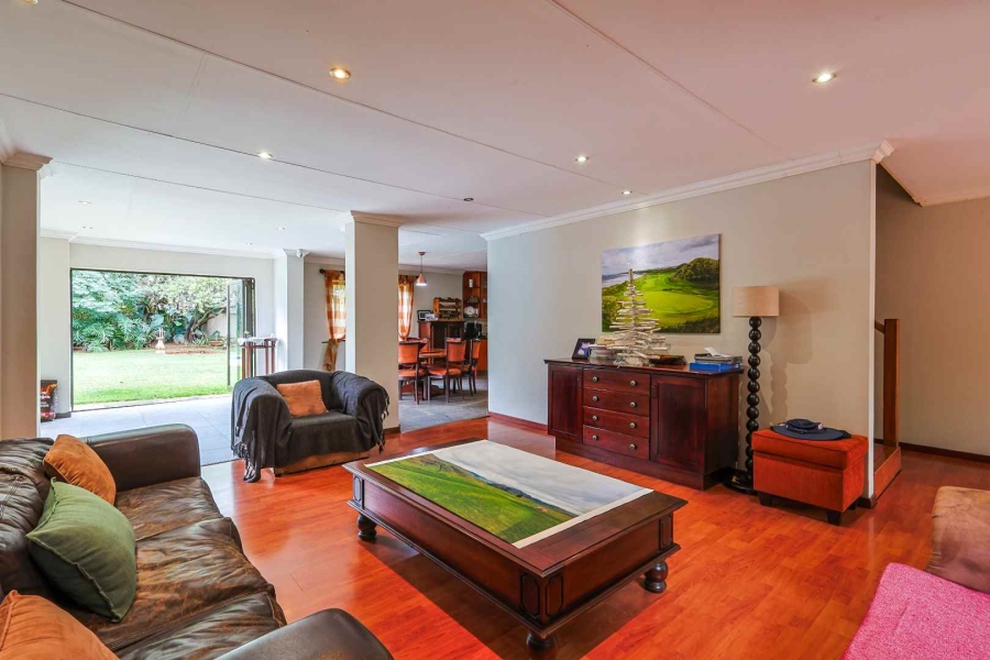 5 Bedroom Property for Sale in Silver Lakes Golf Estate Gauteng