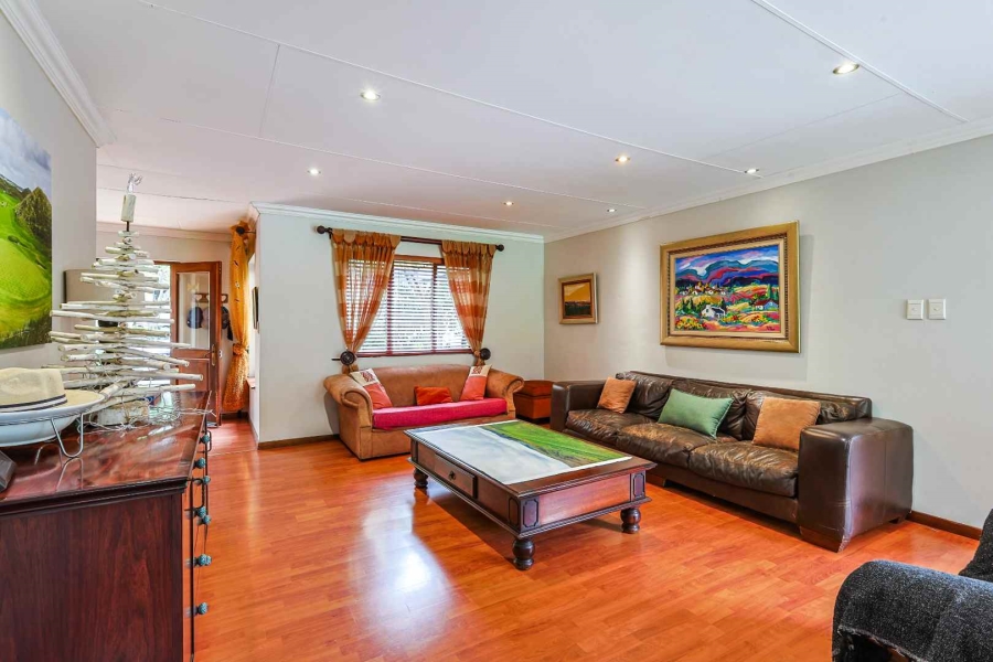 5 Bedroom Property for Sale in Silver Lakes Golf Estate Gauteng