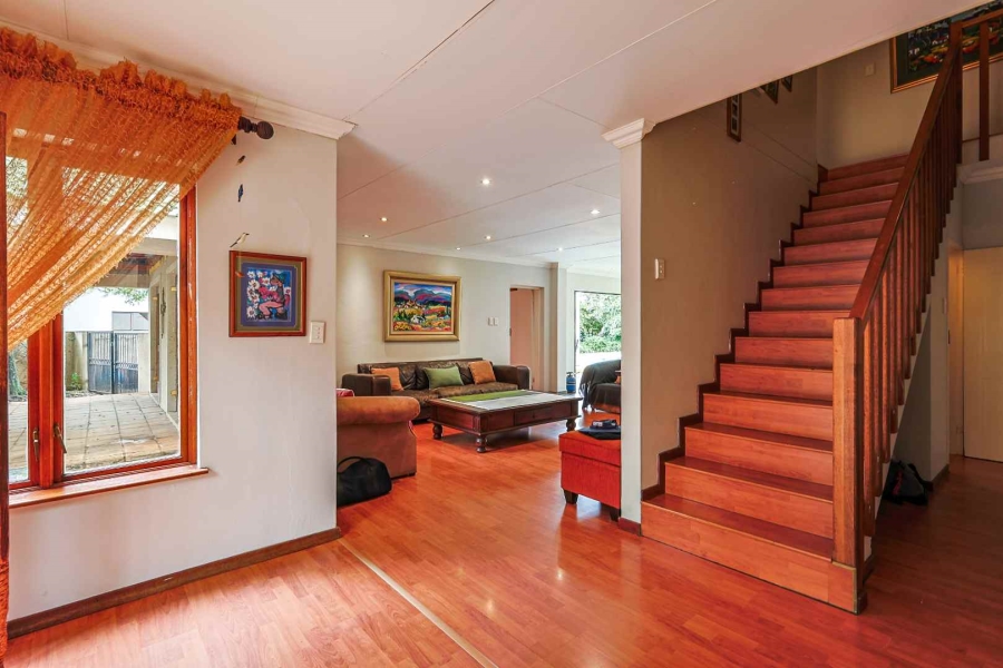 5 Bedroom Property for Sale in Silver Lakes Golf Estate Gauteng