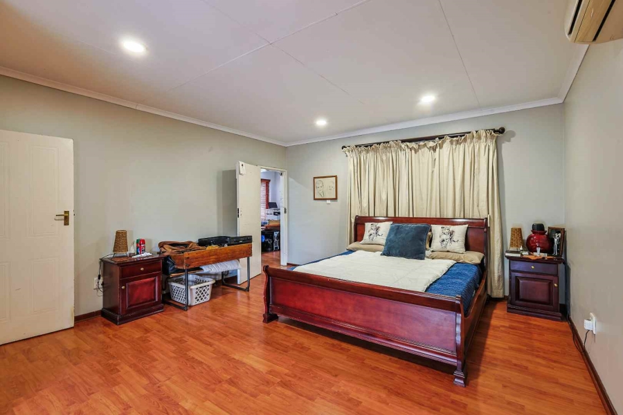 5 Bedroom Property for Sale in Silver Lakes Golf Estate Gauteng