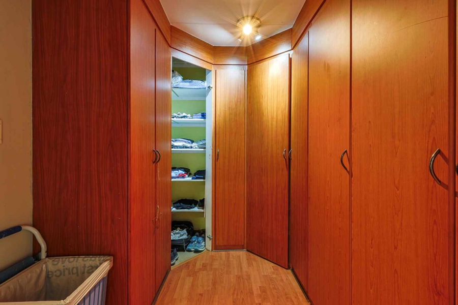 5 Bedroom Property for Sale in Silver Lakes Golf Estate Gauteng