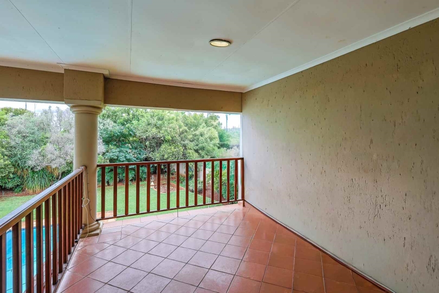 5 Bedroom Property for Sale in Silver Lakes Golf Estate Gauteng