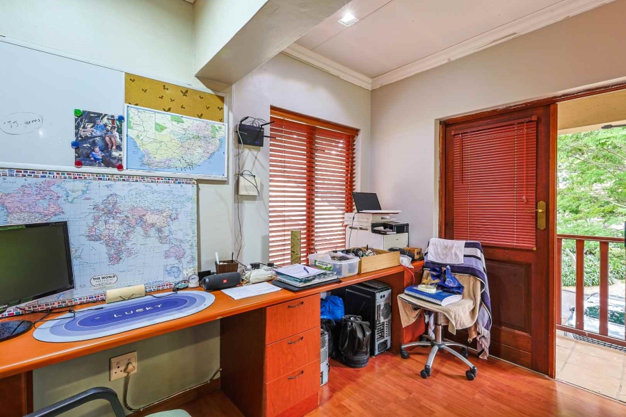 5 Bedroom Property for Sale in Silver Lakes Golf Estate Gauteng