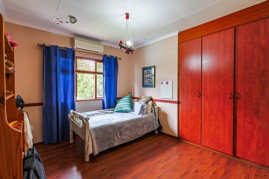 5 Bedroom Property for Sale in Silver Lakes Golf Estate Gauteng