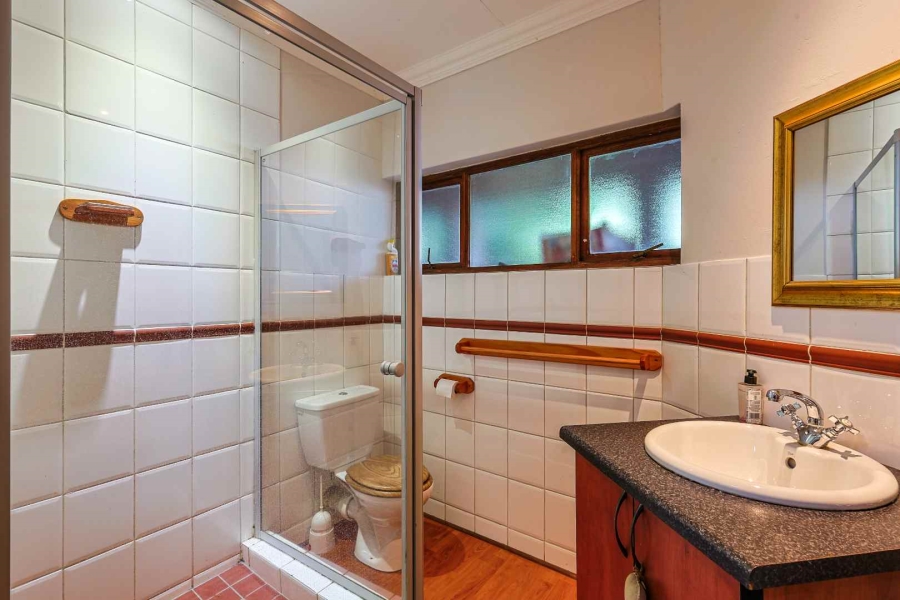 5 Bedroom Property for Sale in Silver Lakes Golf Estate Gauteng