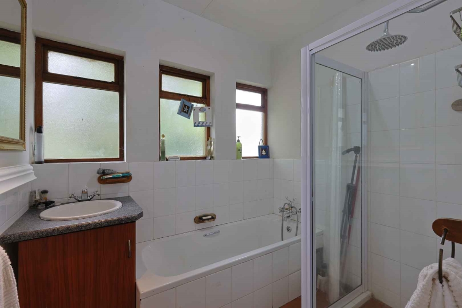 5 Bedroom Property for Sale in Silver Lakes Golf Estate Gauteng