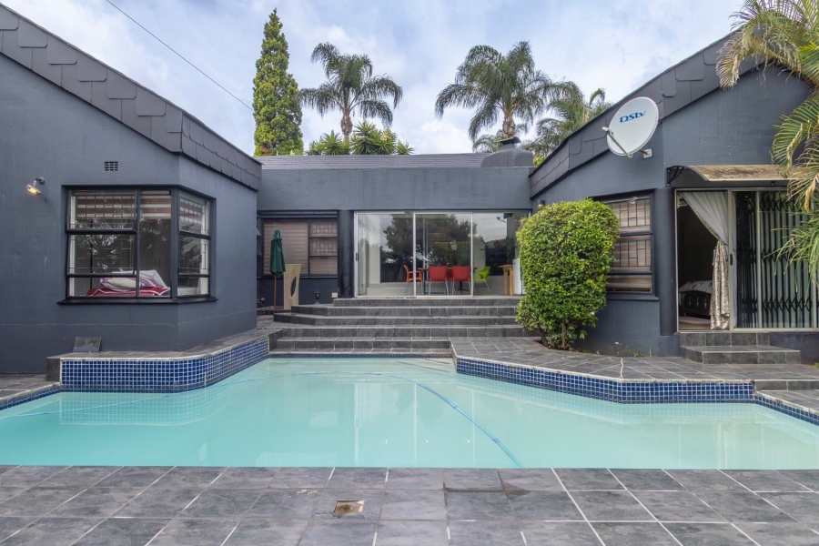 4 Bedroom Property for Sale in Little Falls Gauteng