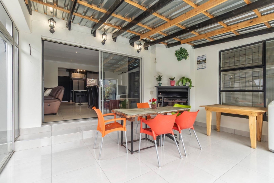 4 Bedroom Property for Sale in Little Falls Gauteng