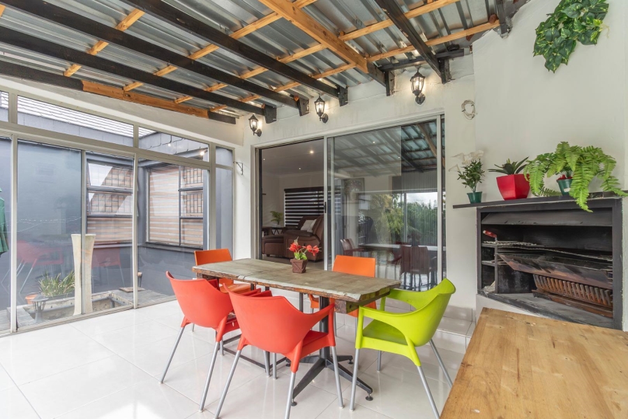 4 Bedroom Property for Sale in Little Falls Gauteng