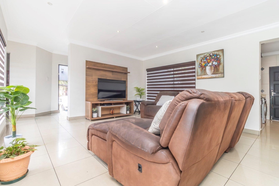 4 Bedroom Property for Sale in Little Falls Gauteng