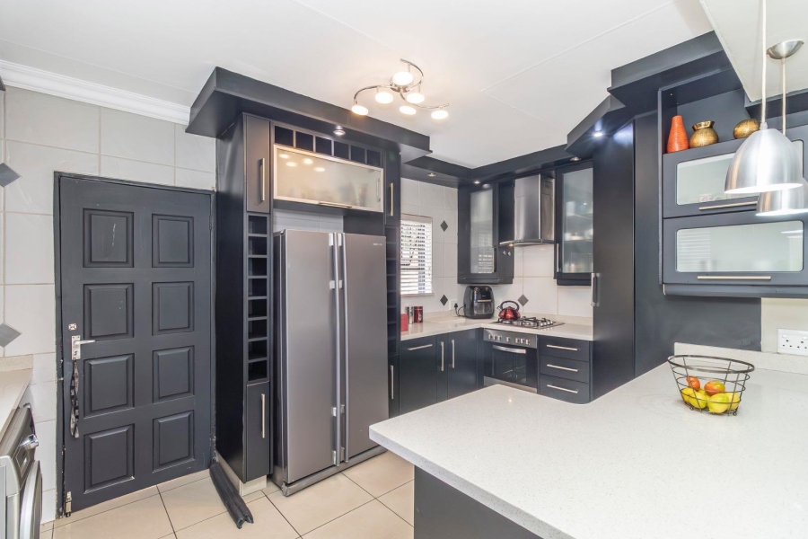 4 Bedroom Property for Sale in Little Falls Gauteng