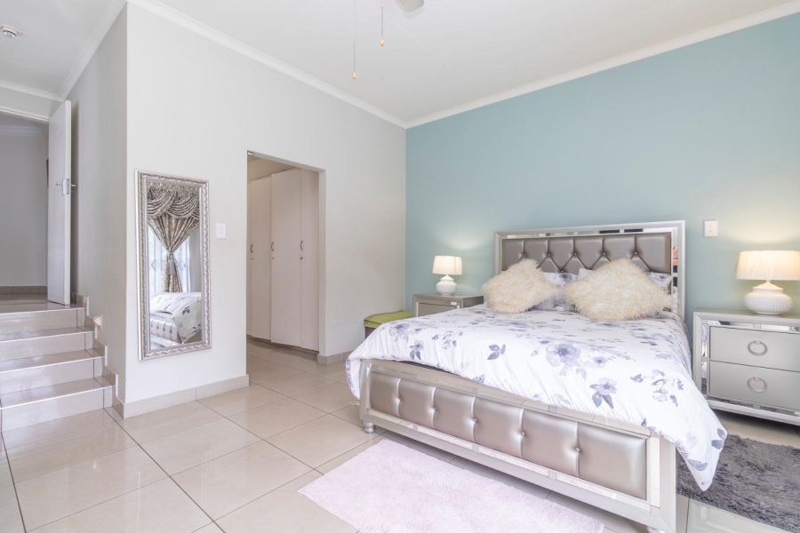 4 Bedroom Property for Sale in Little Falls Gauteng