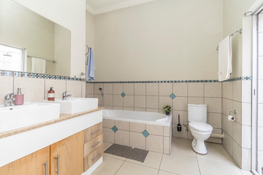 4 Bedroom Property for Sale in Little Falls Gauteng