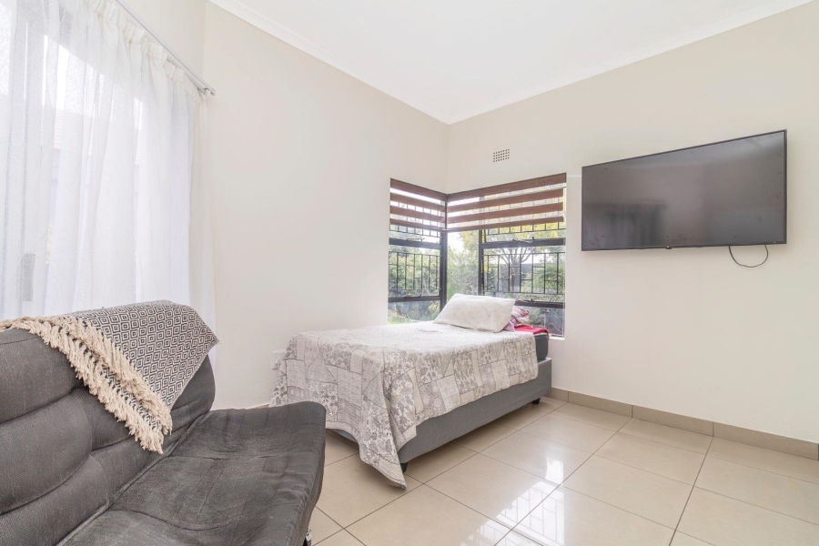 4 Bedroom Property for Sale in Little Falls Gauteng