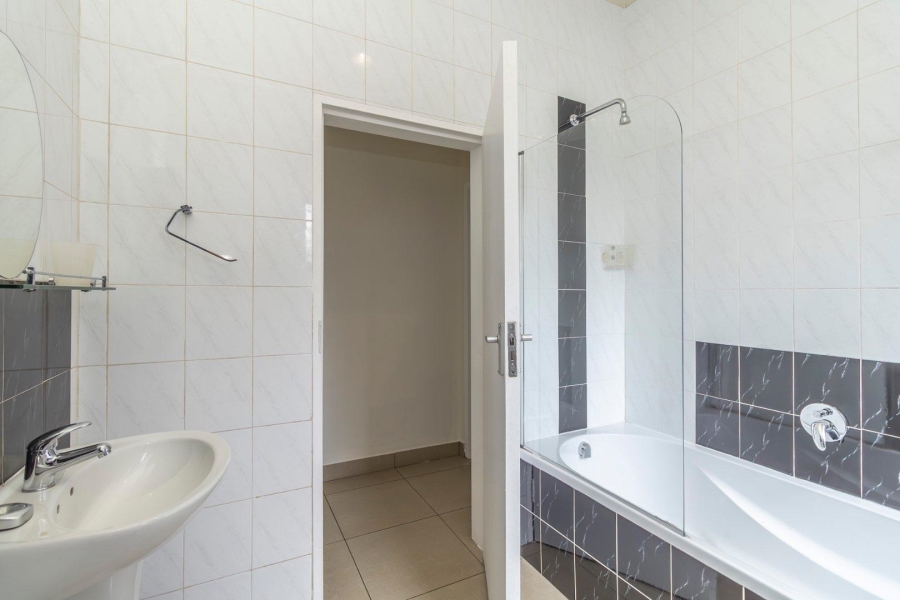 4 Bedroom Property for Sale in Little Falls Gauteng