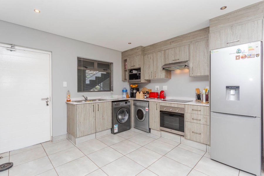 To Let 2 Bedroom Property for Rent in Fourways Gauteng