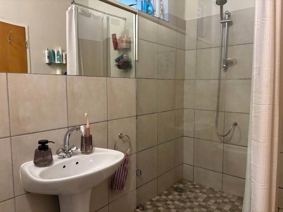 To Let 1 Bedroom Property for Rent in Illovo Gauteng