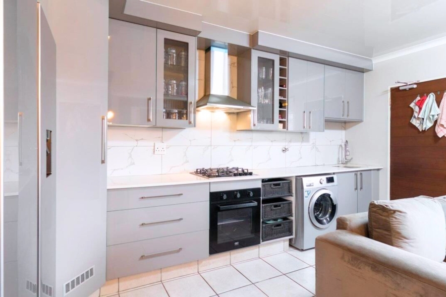 3 Bedroom Property for Sale in Kenleaf Gauteng