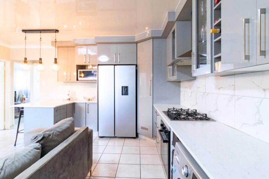 3 Bedroom Property for Sale in Kenleaf Gauteng