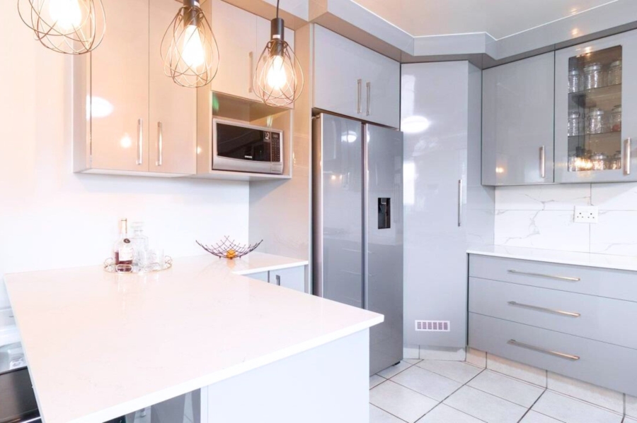 3 Bedroom Property for Sale in Kenleaf Gauteng