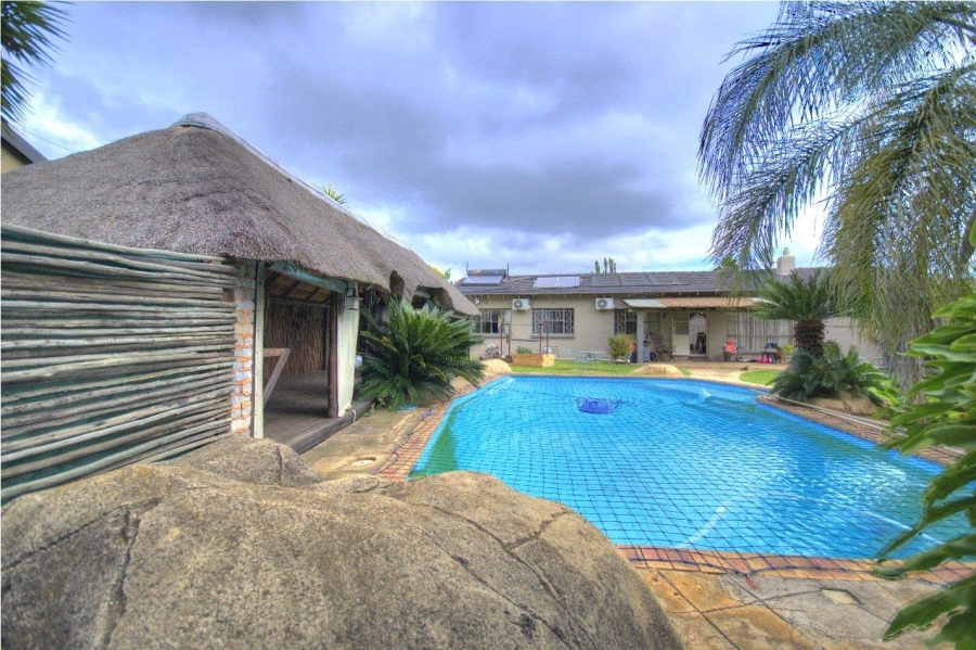 5 Bedroom Property for Sale in Brackenhurst Gauteng