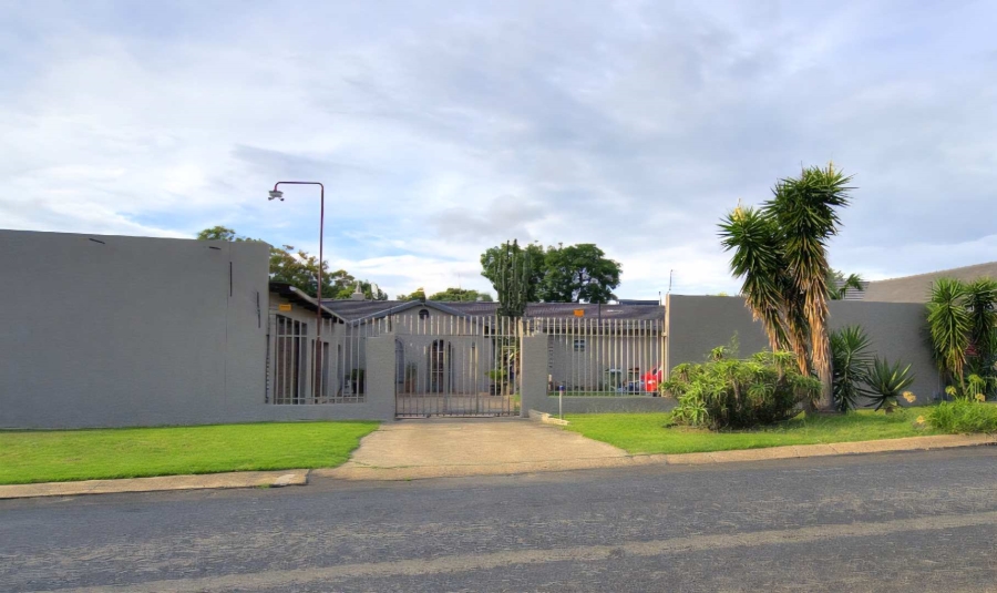 5 Bedroom Property for Sale in Brackenhurst Gauteng