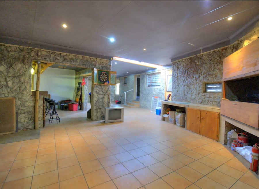 5 Bedroom Property for Sale in Brackenhurst Gauteng