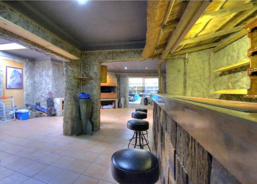 5 Bedroom Property for Sale in Brackenhurst Gauteng