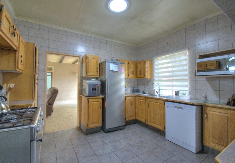 5 Bedroom Property for Sale in Brackenhurst Gauteng