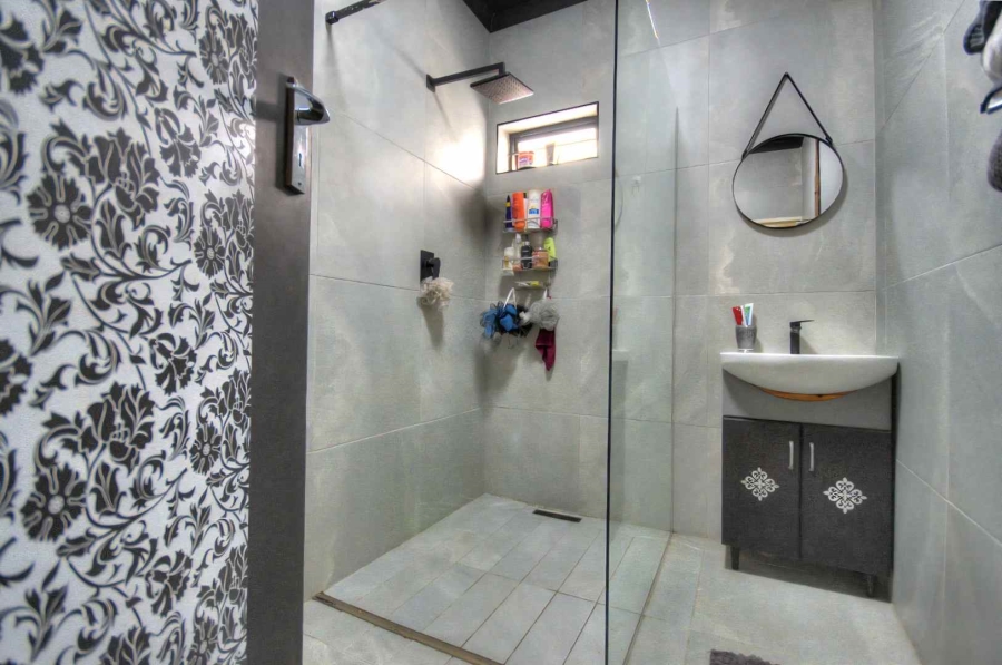 5 Bedroom Property for Sale in Brackenhurst Gauteng