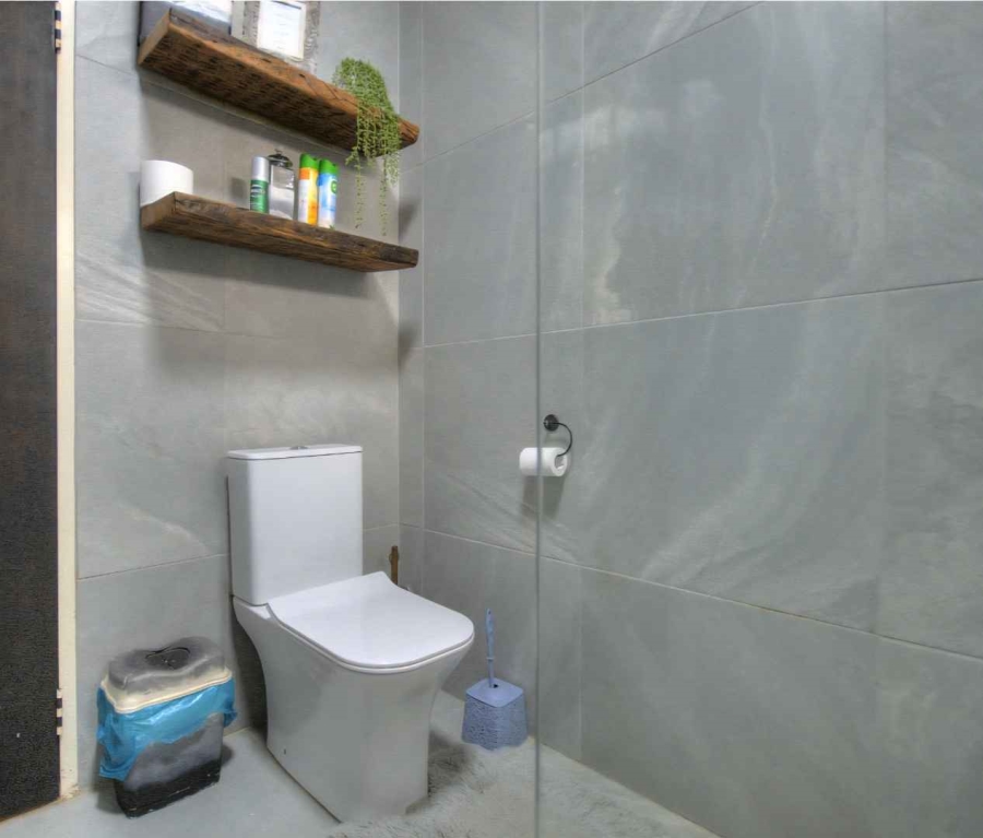 5 Bedroom Property for Sale in Brackenhurst Gauteng