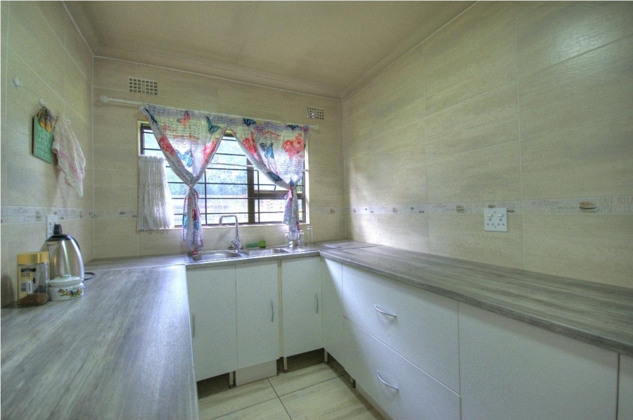 5 Bedroom Property for Sale in Brackenhurst Gauteng